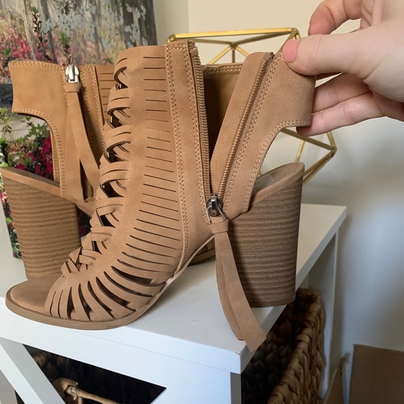 Heels - Picture 4 of 6